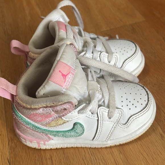 AIR JORDAN 1 MID SE GS 'PAINT DRIP' white, pink ice cream sneakers toddler size - Picture 4 of 6